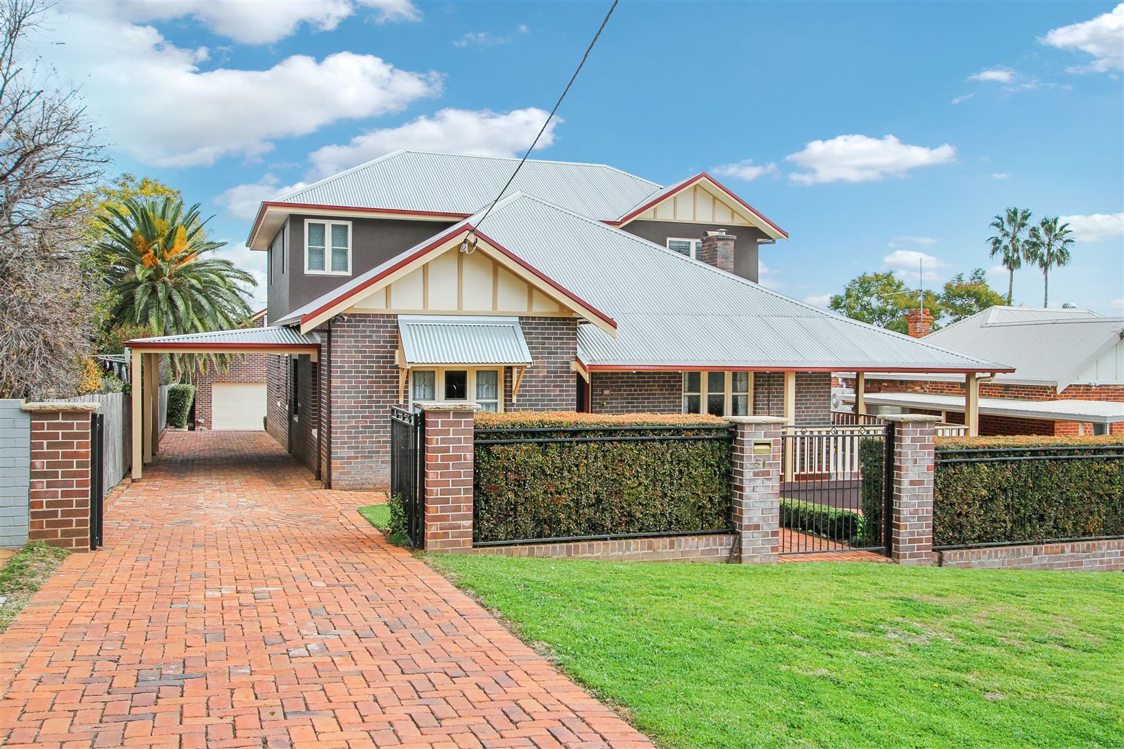 51 Raglan Street East Tamworth Nsw 2340 Domain