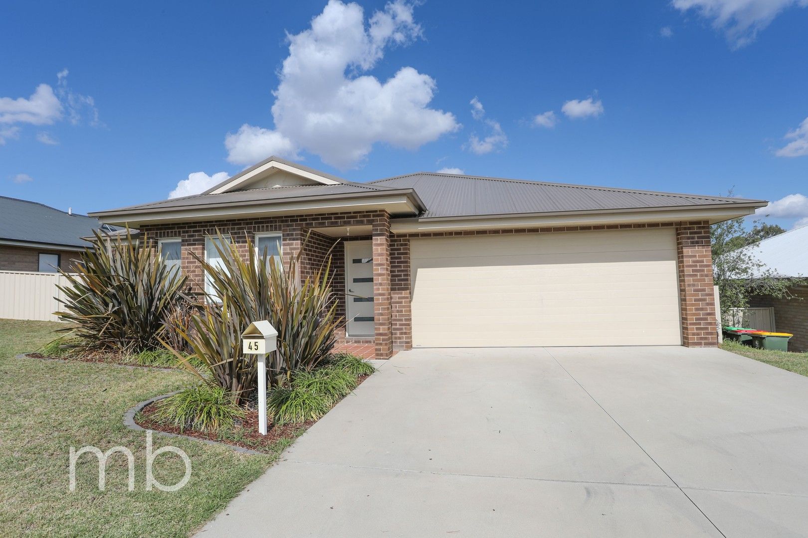 4 bedrooms House in 45 Melaleuca Way ORANGE NSW, 2800