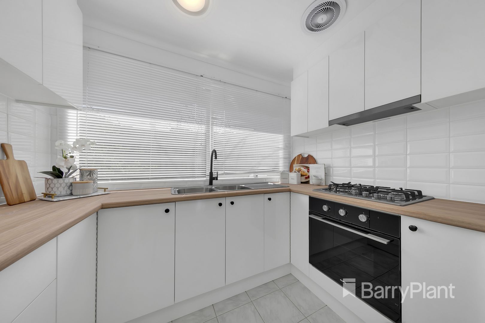 6 Ford Court, Mill Park VIC 3082, Image 2