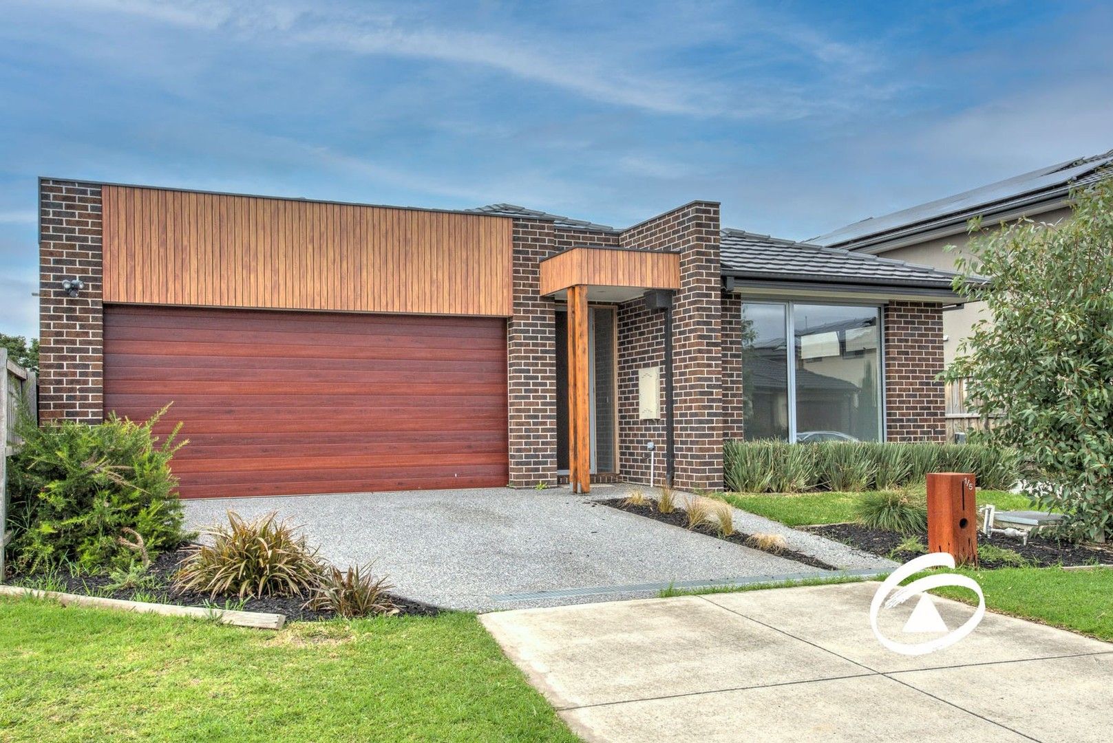 3 bedrooms House in 1/5 Pettit Place BERWICK VIC, 3806