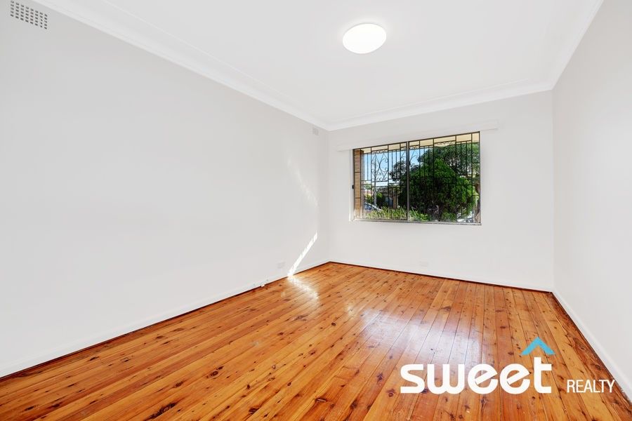 27 Highview Avenue, Greenacre NSW 2190, Image 2