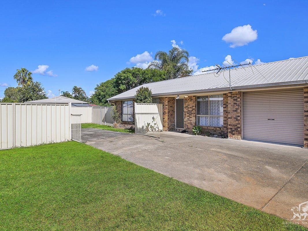 3 bedrooms Duplex in 2/17 Michael Avenue MORAYFIELD QLD, 4506