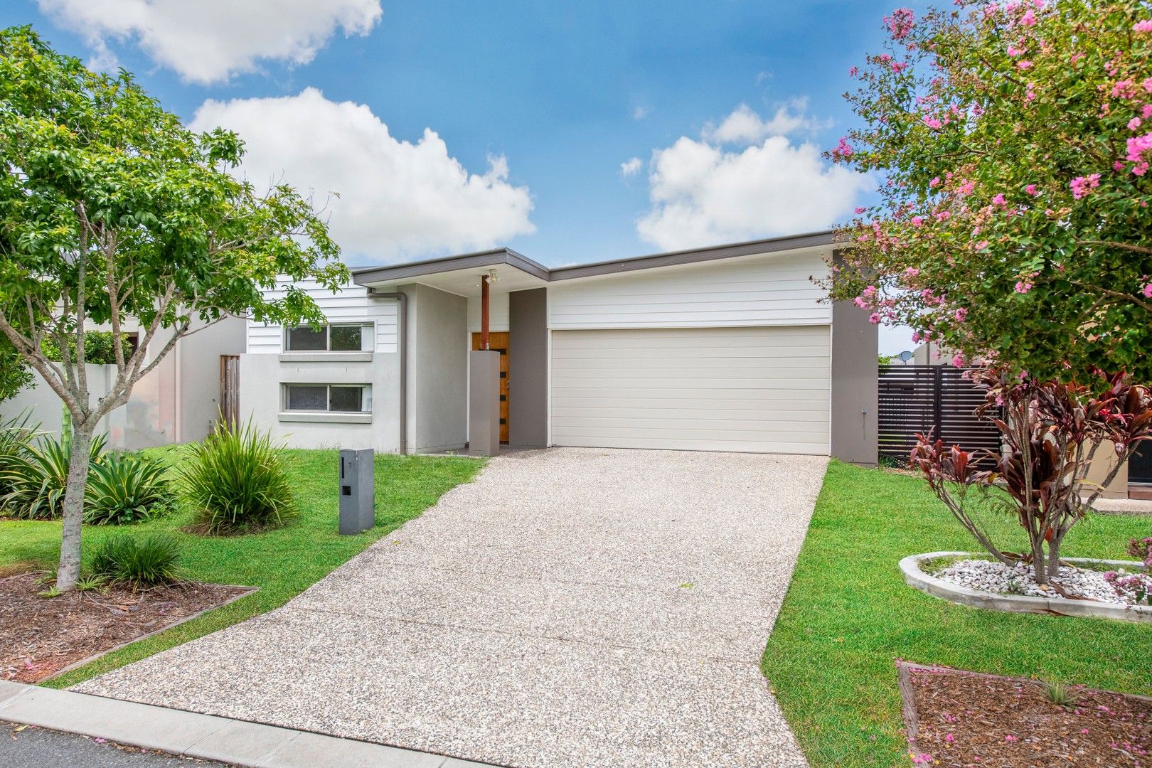 7 Beacon Lane, Hope Island QLD 4212, Image 0