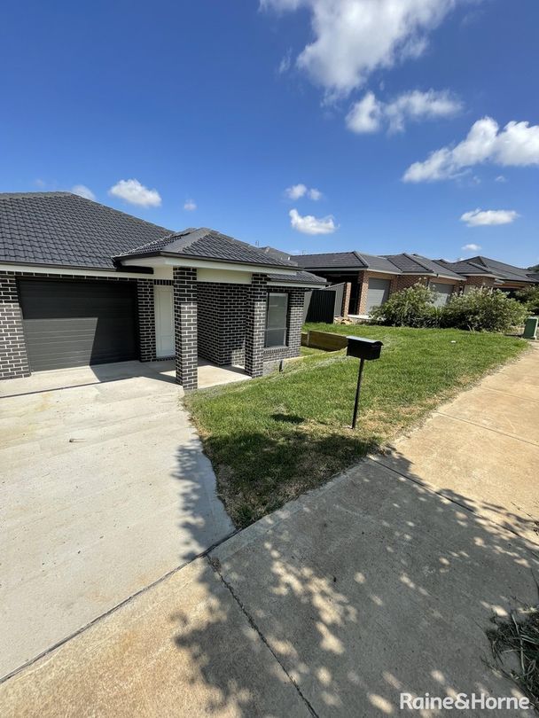 1/19 McKay Place, North Tamworth NSW 2340 House For Rent 490 Domain