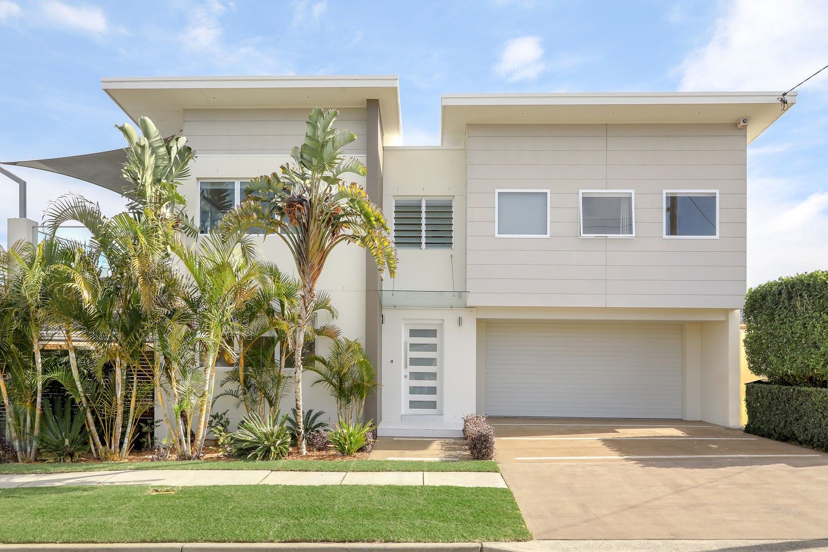 4 bedrooms House in 51 Boomerang Road BLUE BAY NSW, 2261