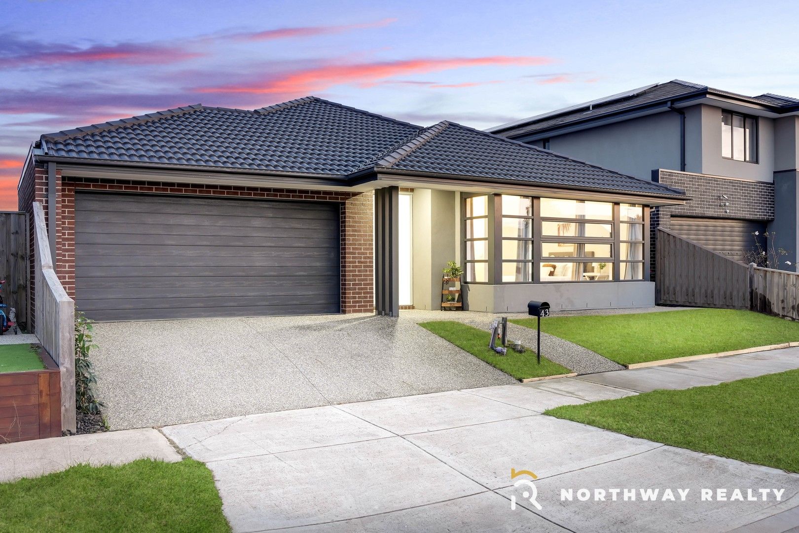 5 bedrooms House in 43 Revelstoke Street MICKLEHAM VIC, 3064
