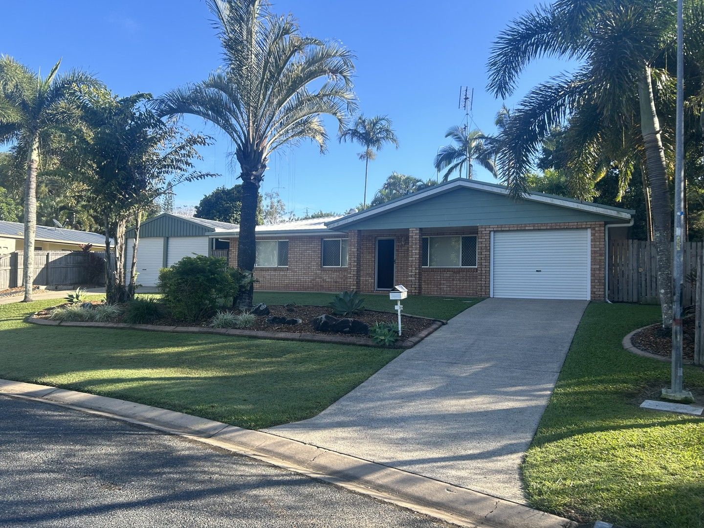 3 bedrooms House in 10 Elva Court GLENELLA QLD, 4740