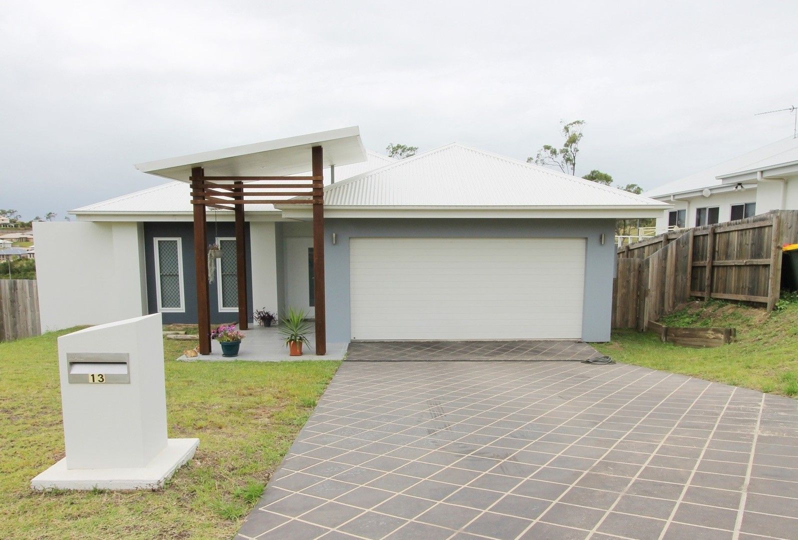 4 bedrooms House in 13 WINDJANA COURT NEW AUCKLAND QLD, 4680