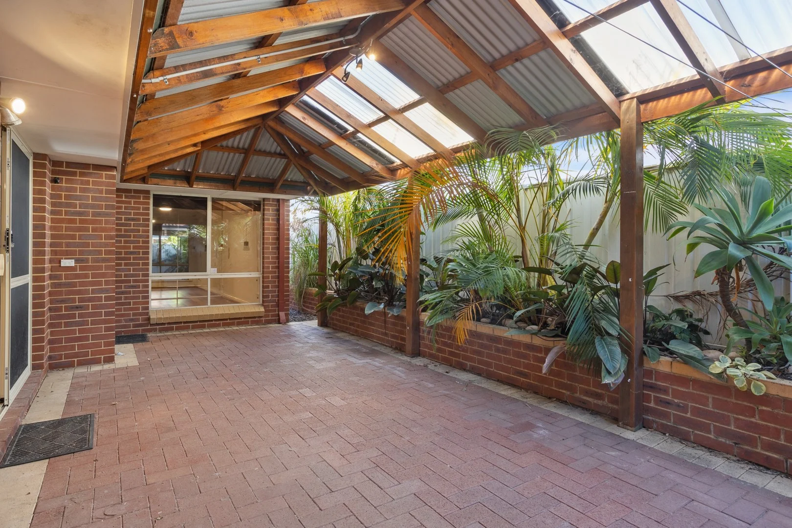 2/31 Scalby Street, Scarborough WA 6019