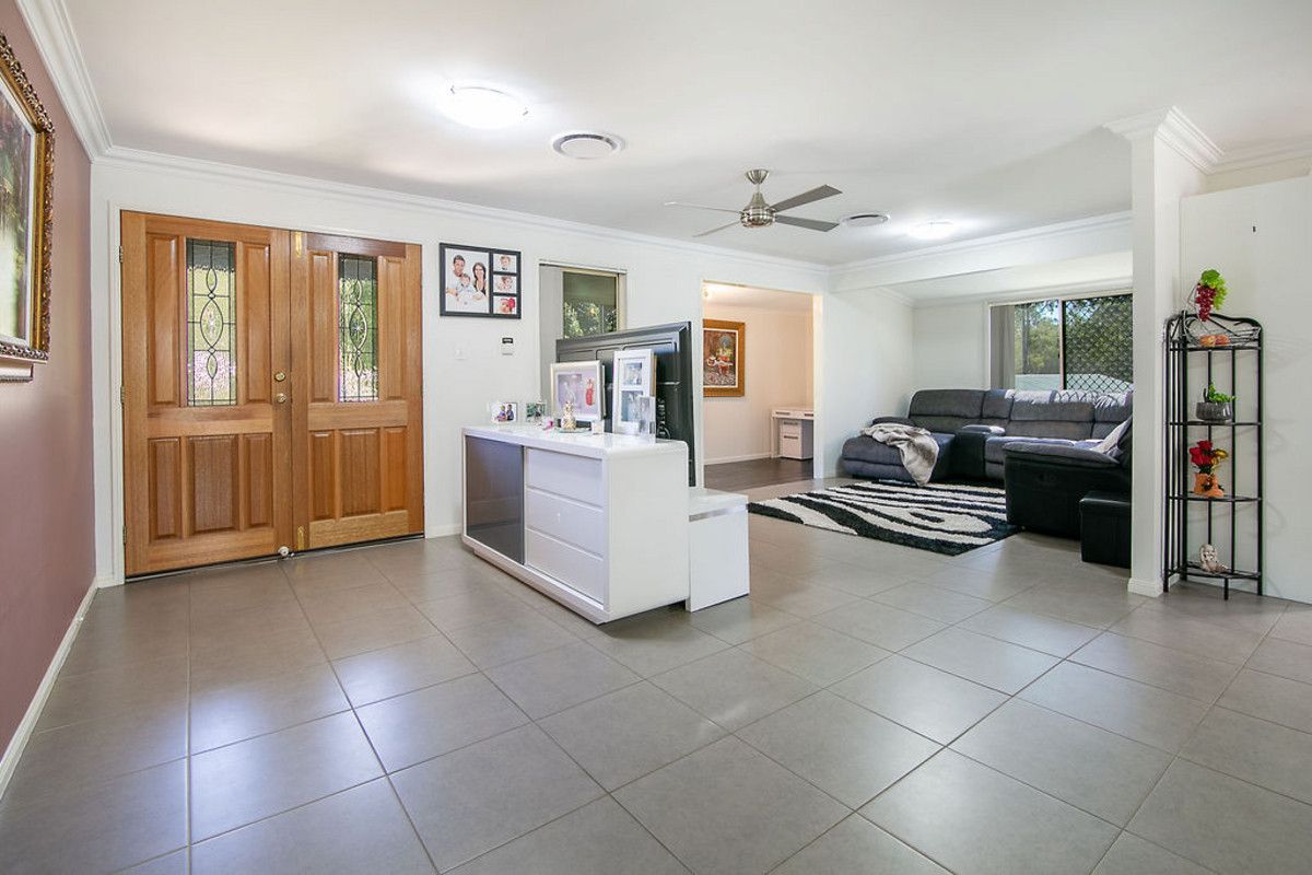 7 Yarra Court, Karalee QLD 4306, Image 2