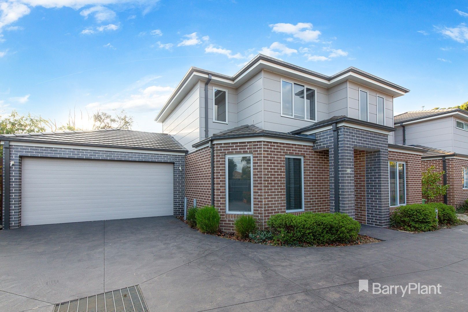 4 bedrooms Townhouse in 1/4 Kilvington Court BERWICK VIC, 3806