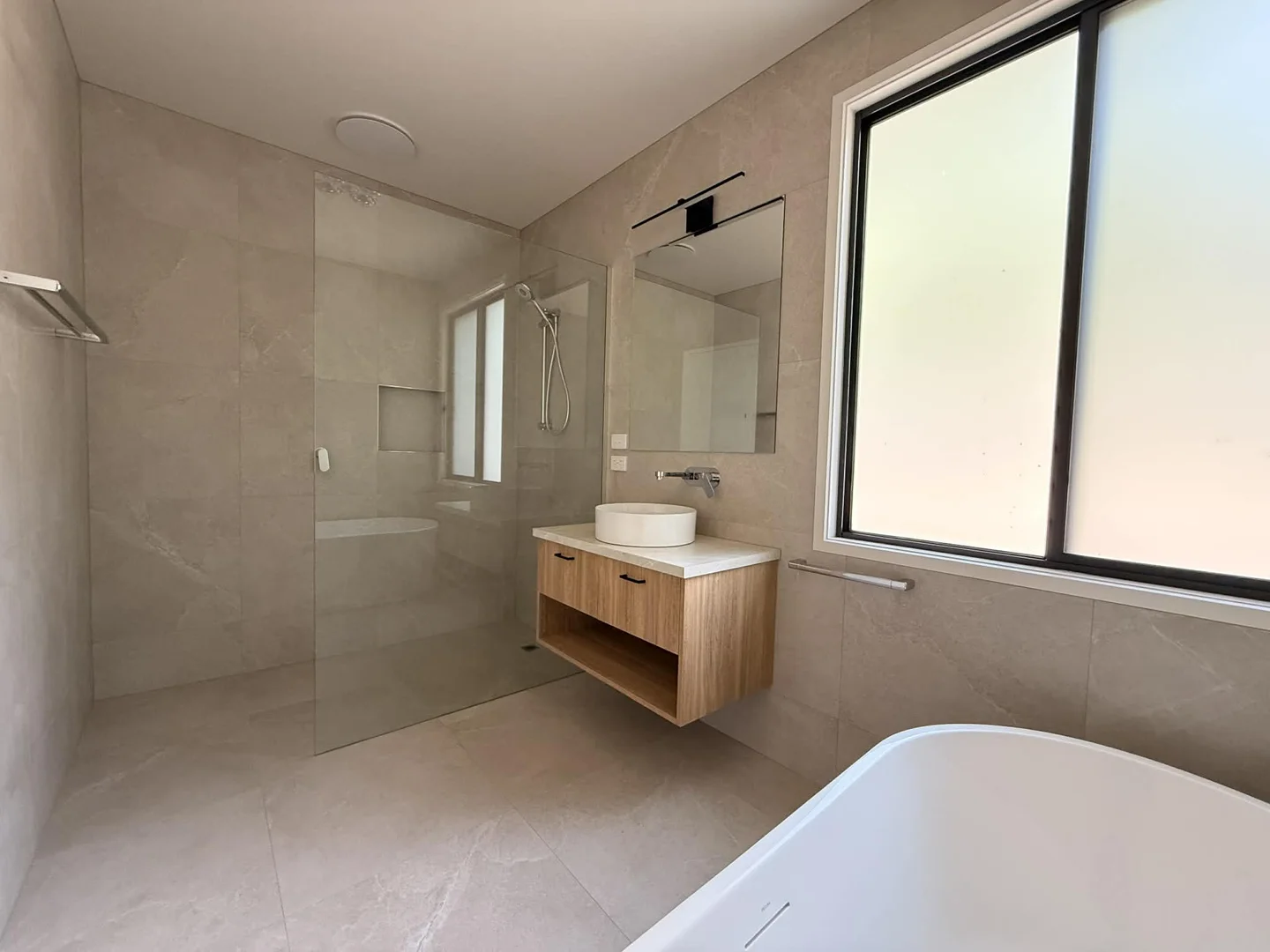 Additional image 13 of Bright VIC 3741