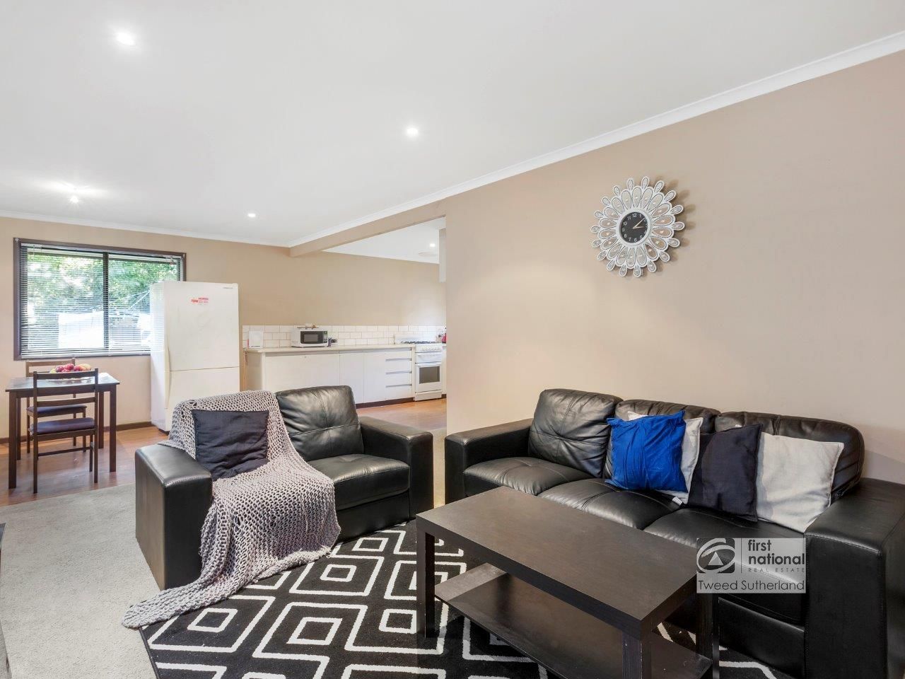 2/10 Willow Drive, Kennington VIC 3550, Image 2