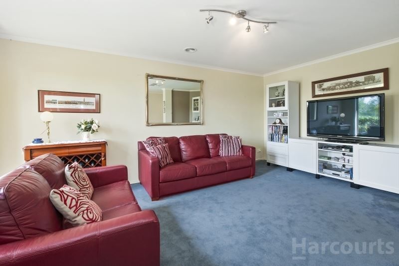 6 Peregrine Court, Invermay Park VIC 3350, Image 2