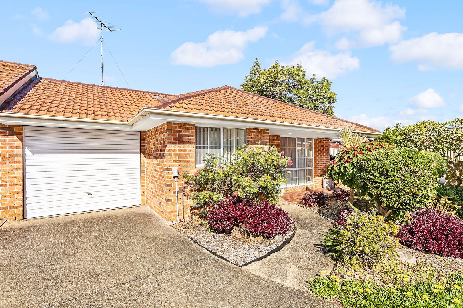 2/171173 Holt Road, Taren Point Property History & Address Research