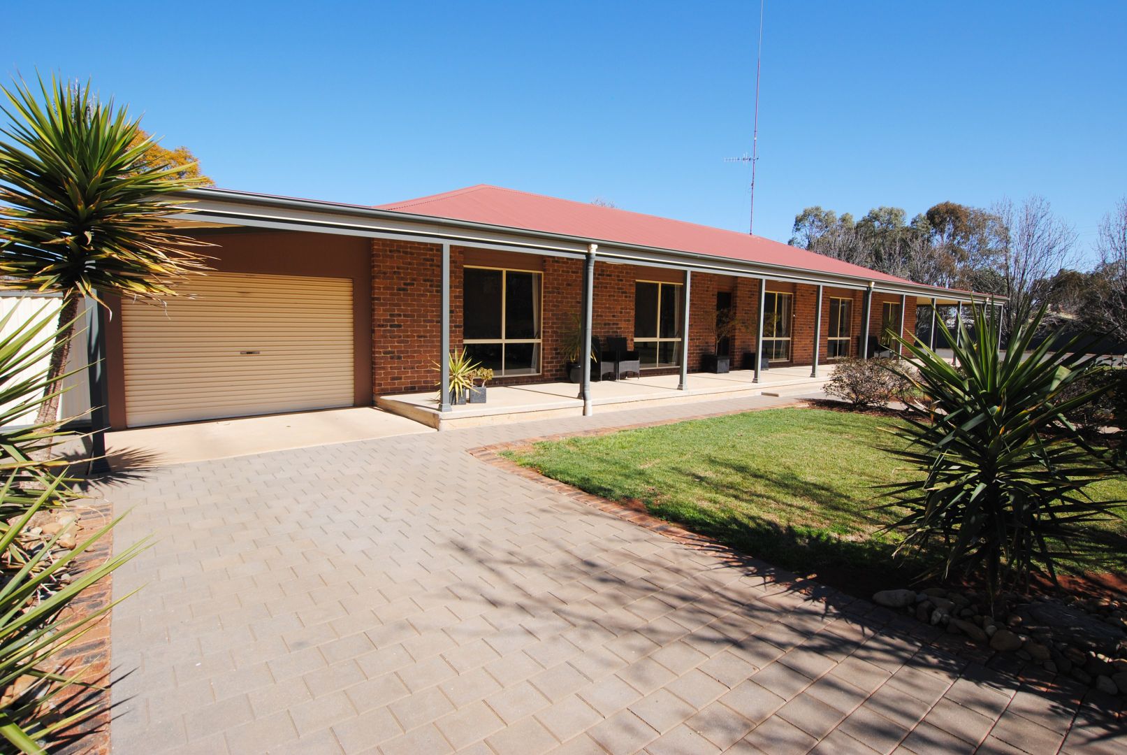 2-4 Moore Street, Hillston NSW 2675, Image 1