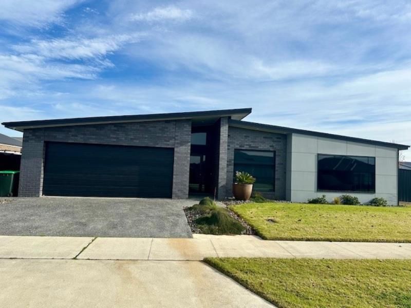 4 bedrooms House in 8 Cornell Way TRARALGON VIC, 3844