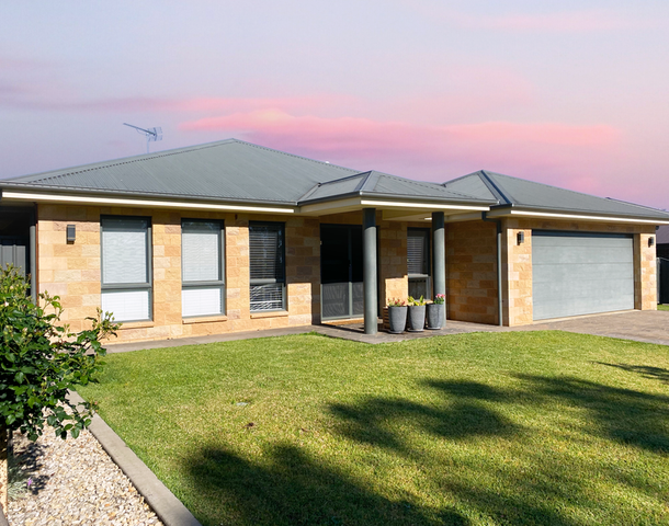 8 Old Hospital Road, West Wyalong NSW 2671