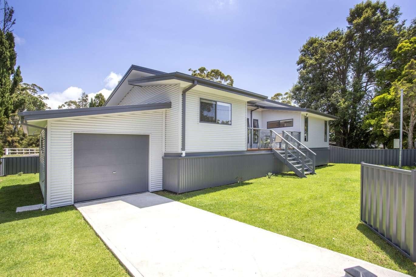 3 bedrooms House in 21A Oak Avenue LAKE TABOURIE NSW, 2539