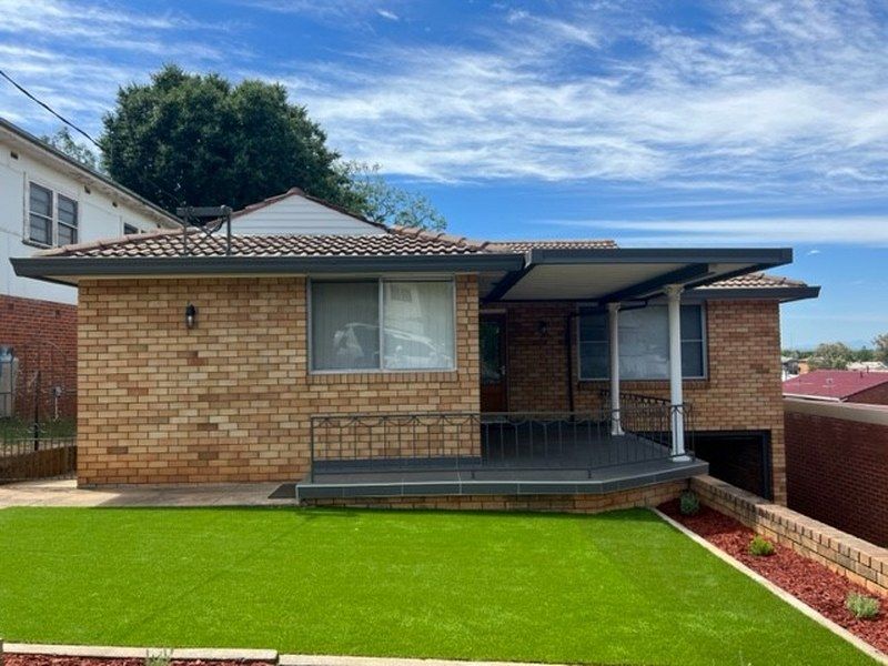 4 bedrooms House in 35 Macquarie Street TAMWORTH NSW, 2340