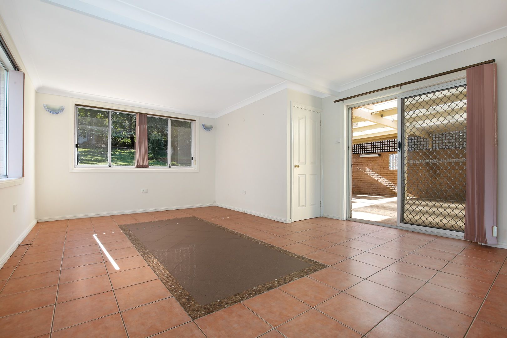 52 Bruce Street, Unanderra NSW 2526, Image 2