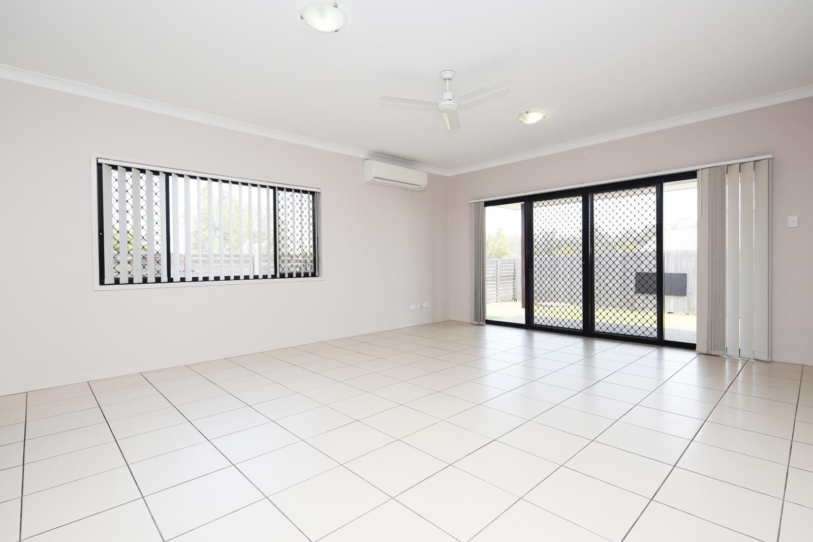 2 Erbin Lane, Augustine Heights QLD 4300, Image 2