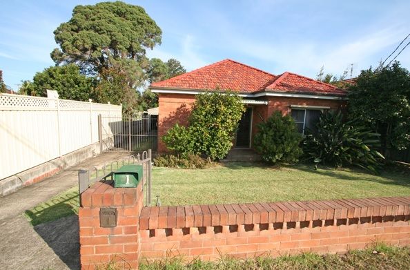 3 bedrooms House in 1 Bradman St NARWEE NSW, 2209