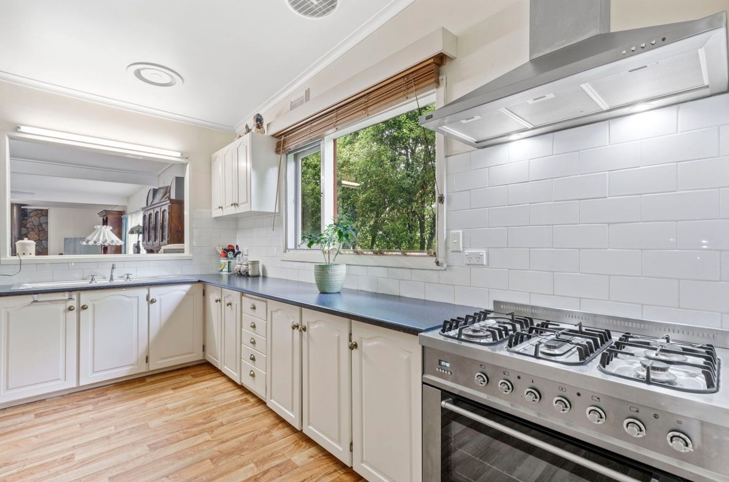 4 bedrooms House in 90 Kent Avenue CROYDON VIC, 3136