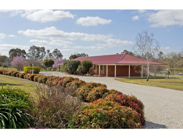 17 Willow Way, Table Top NSW 2640