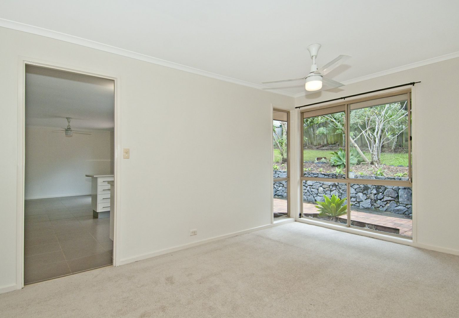 11 Clayton Drive, Edens Landing QLD 4207, Image 2