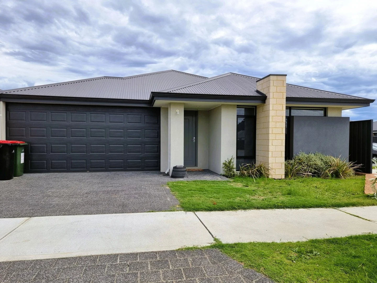 25 Dynasty Way, Forrestdale WA 6112