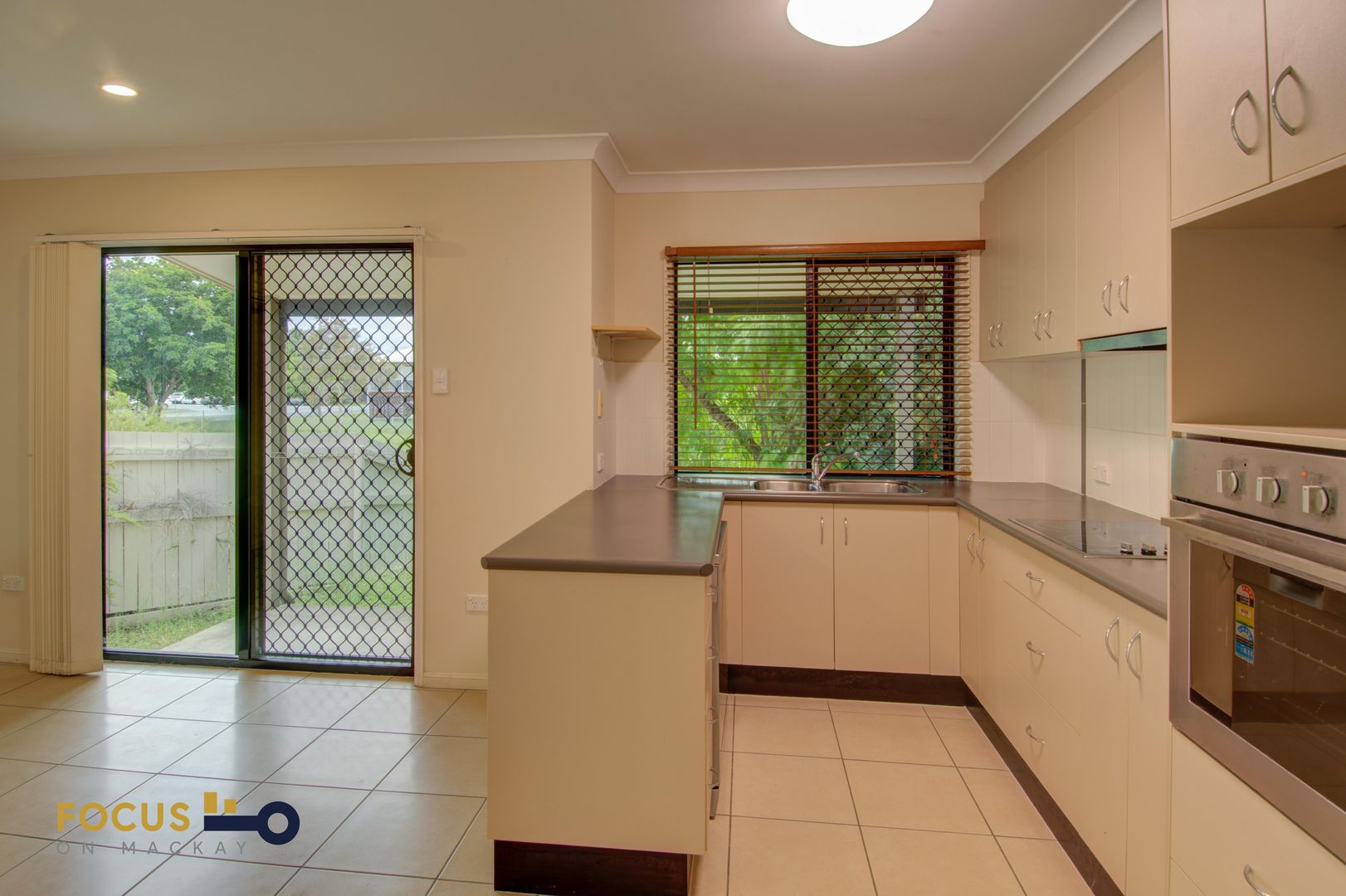 1/4 Byron Street, Mackay QLD 4740, Image 2