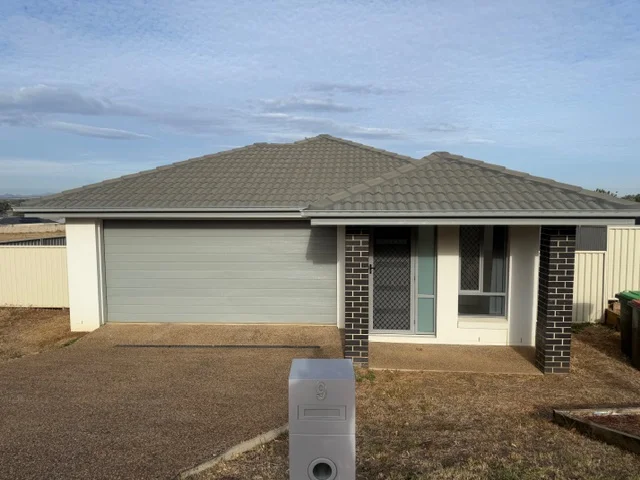 9 CURLEW CRESCENT, Oxley Vale NSW 2340