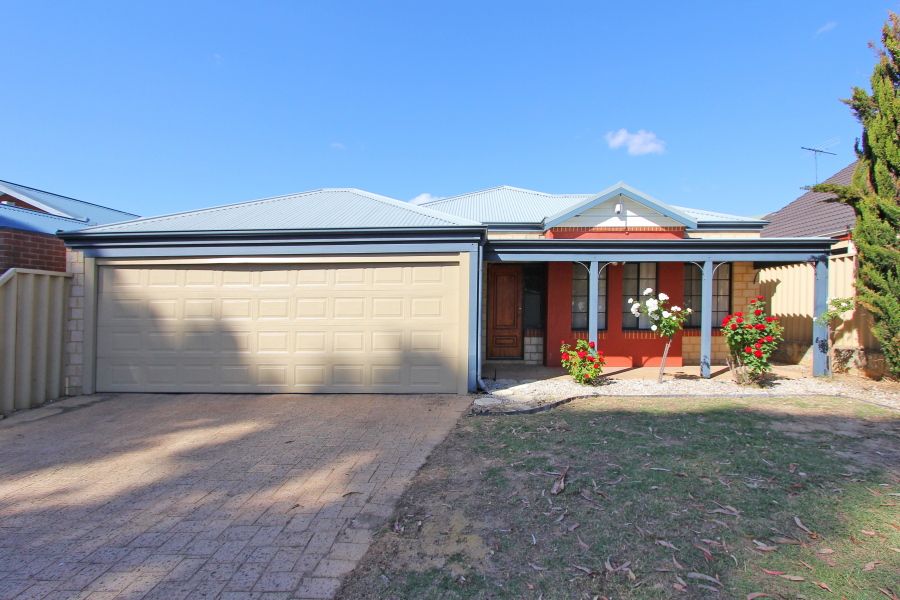 4 bedrooms House in 13 Guilfoyle Green CLOVERDALE WA, 6105