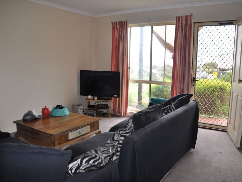 1/33 Rosemary Court, Encounter Bay SA 5211, Image 2