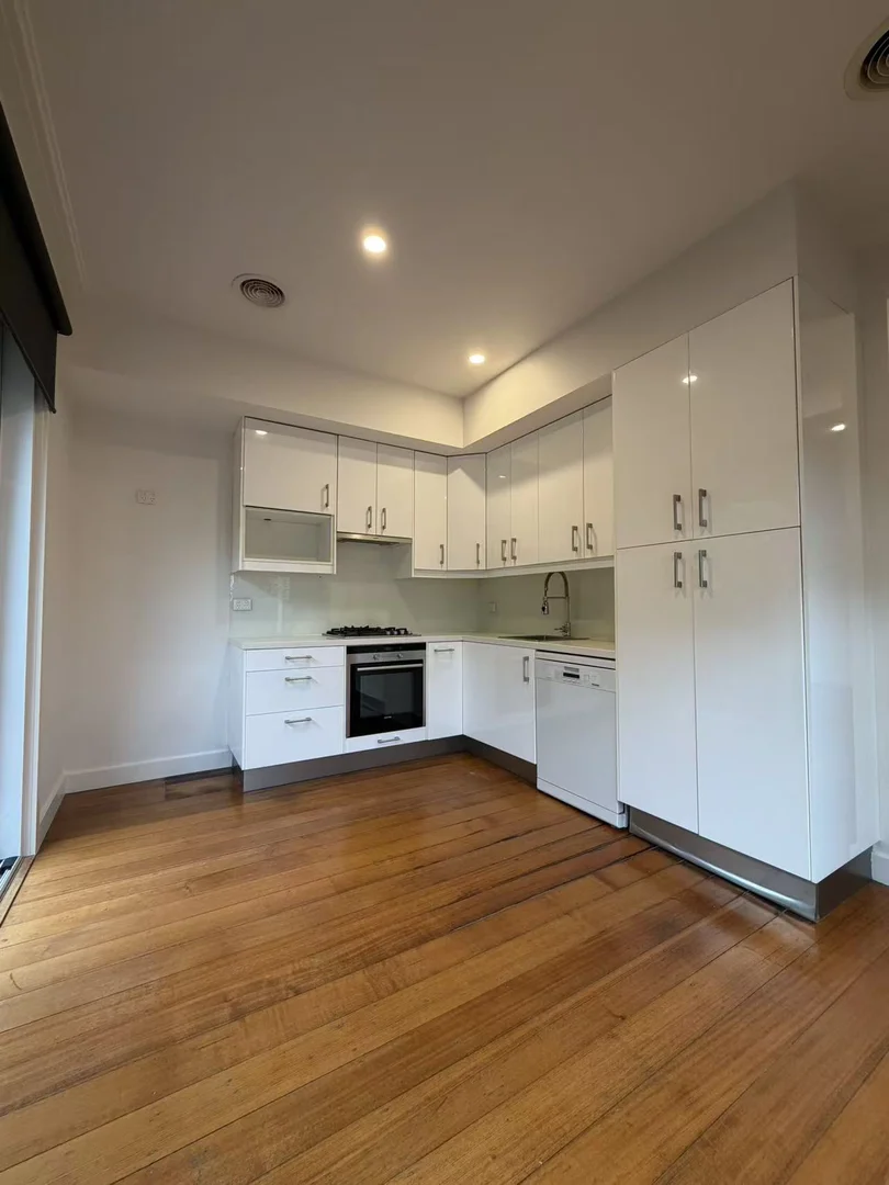 Additional image 2 of 32 Carnarvon Road, Caulfield North VIC 3161