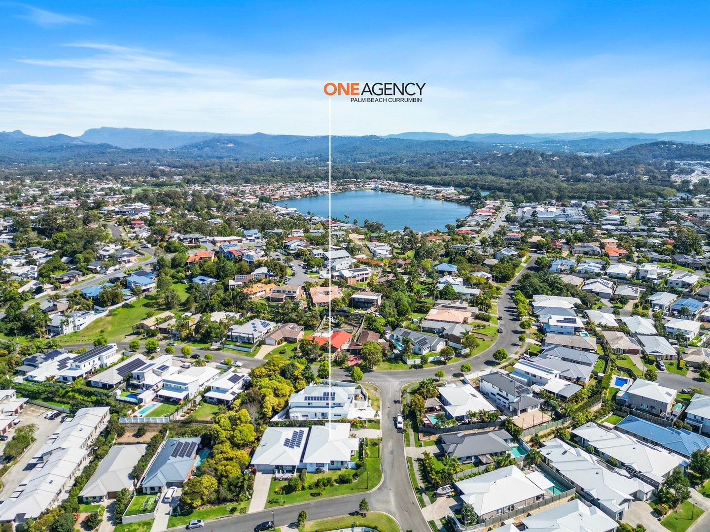 4 bedrooms House in 1/3 Element Street ELANORA QLD, 4221