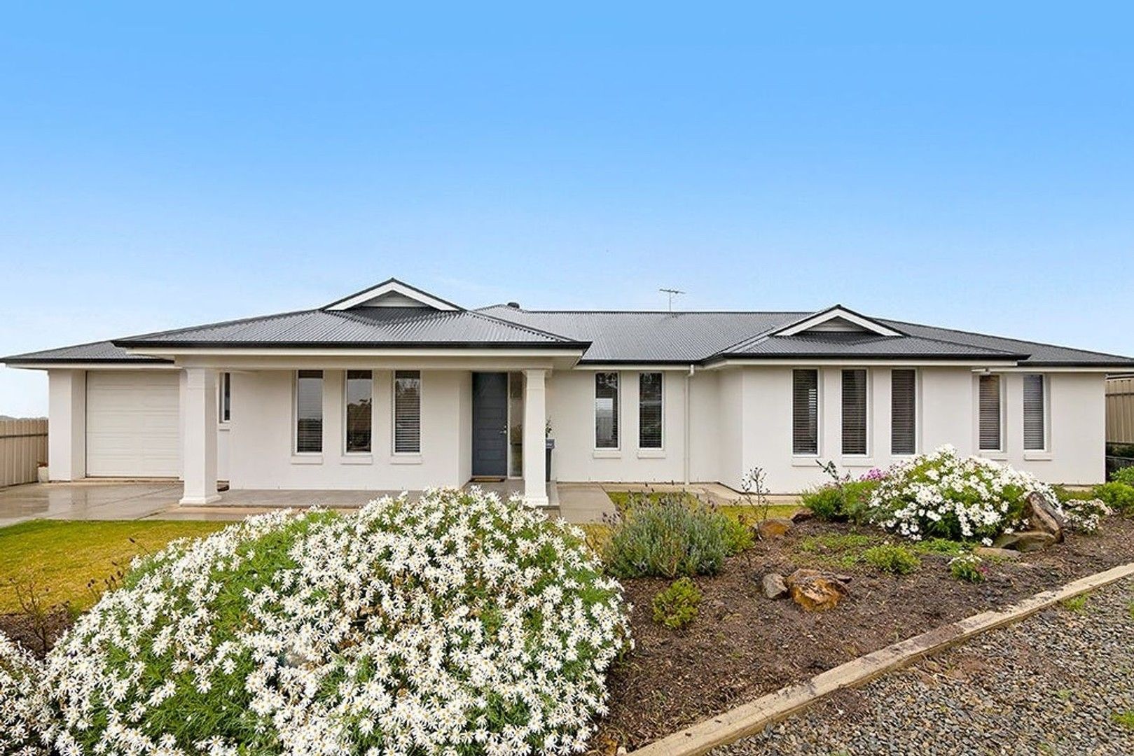 5 bedrooms House in 17 Lawton Court NAIRNE SA, 5252