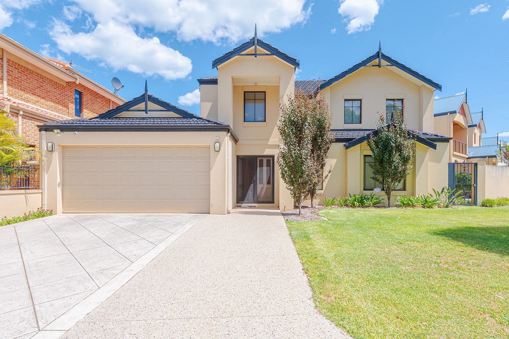 8 HOGG AVENUE, Salter Point WA 6152, Image 0