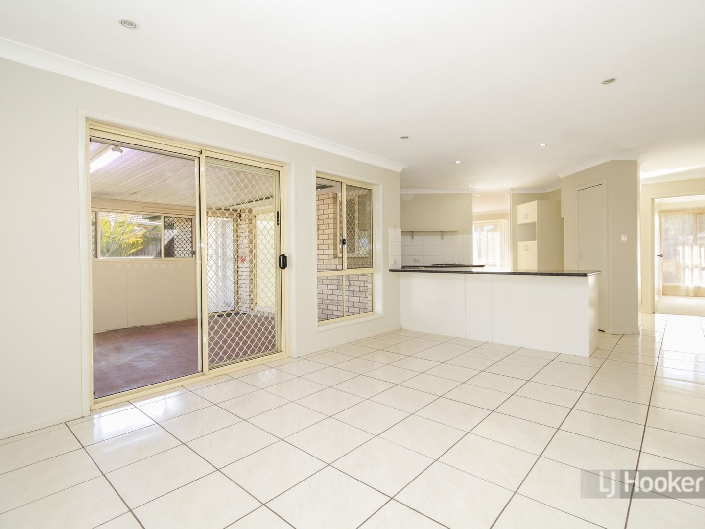 6 Lyndon Court, Boronia Heights QLD 4124, Image 2