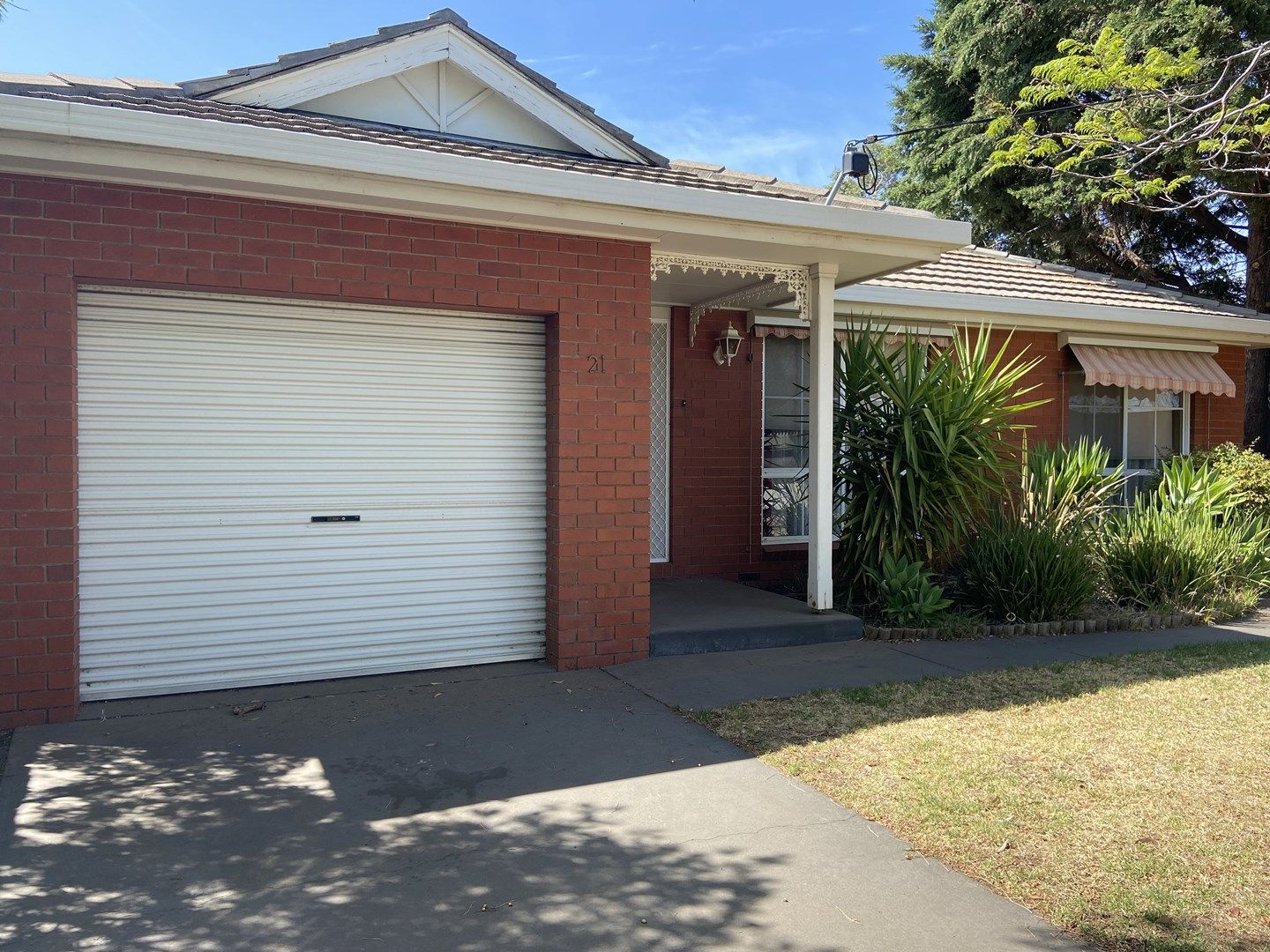 3 bedrooms House in 21 Gladstone Street QUARRY HILL VIC, 3550