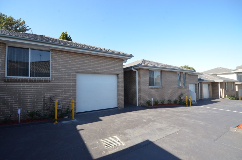 2 bedrooms Villa in 3/13-15 Fullagar Road WENTWORTHVILLE NSW, 2145