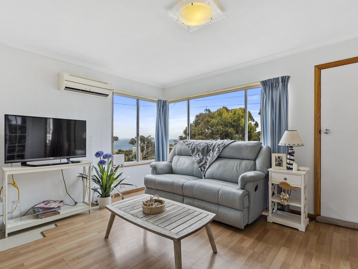 2 bedrooms House in 269 White Beach Road WHITE BEACH TAS, 7184