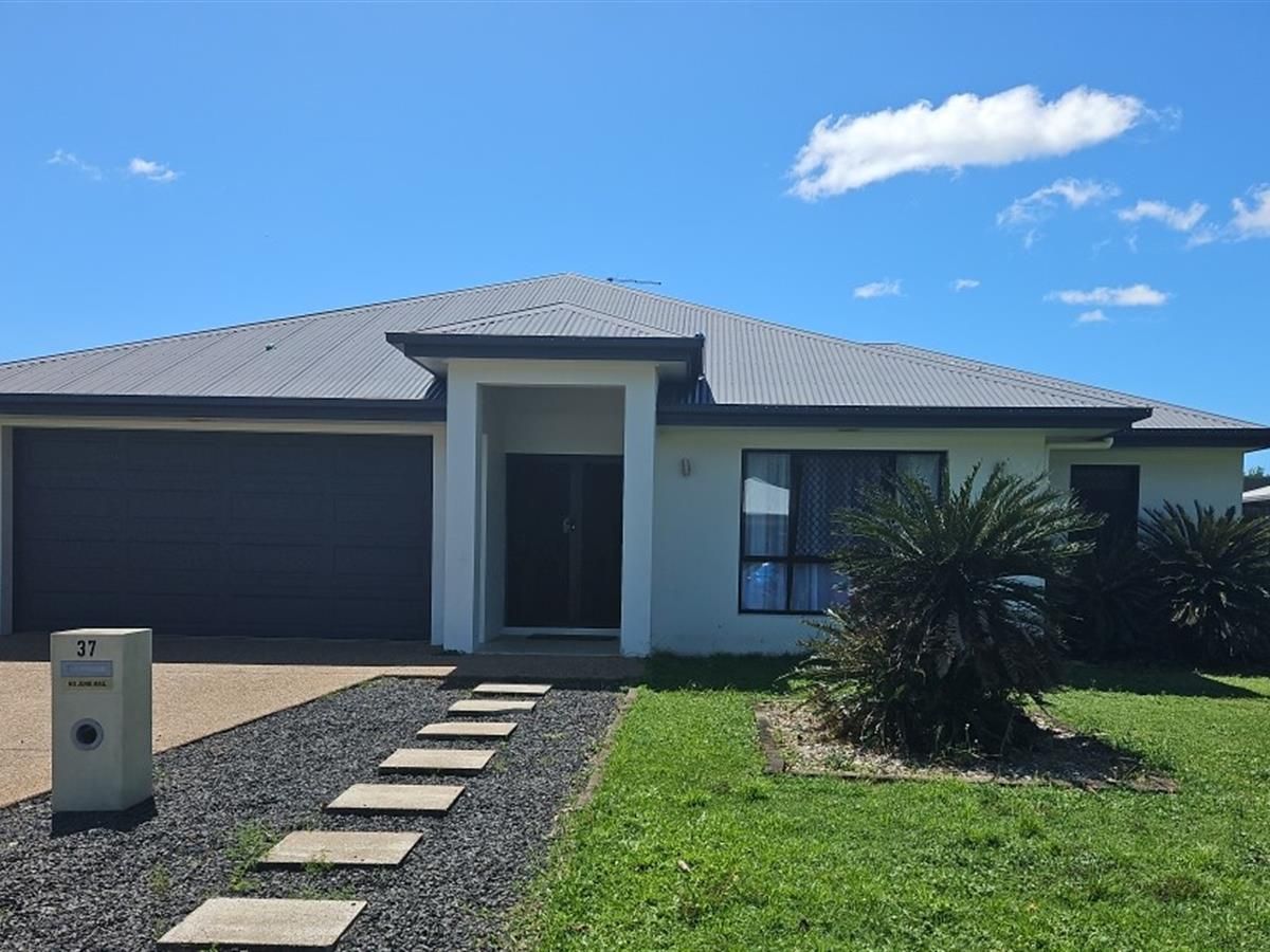 5 bedrooms House in 37 Hockey Avenue SMITHFIELD QLD, 4878