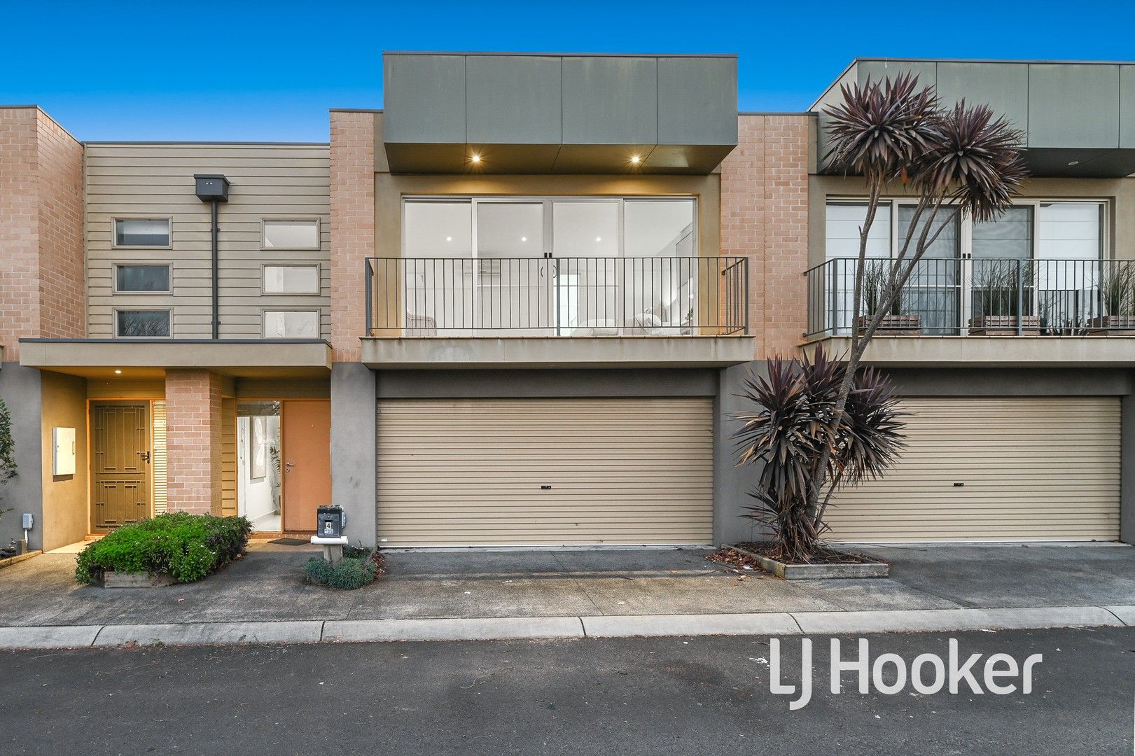 3 bedrooms House in 4 Sunline Terrace PAKENHAM VIC, 3810