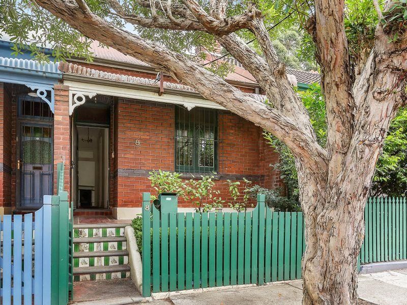 2 bedrooms House in 8 Binning Street ERSKINEVILLE NSW, 2043