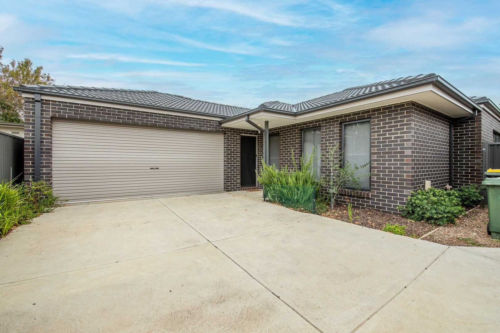 3 bedrooms Apartment / Unit / Flat in 17a Cuthberts Road ALFREDTON VIC, 3350