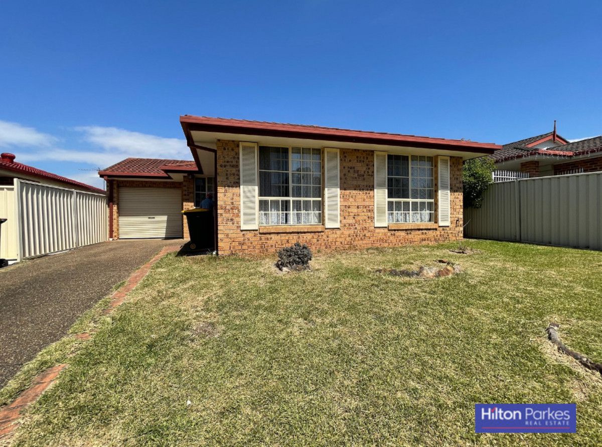 3 bedrooms House in 15 Masiku Place GLENDENNING NSW, 2761