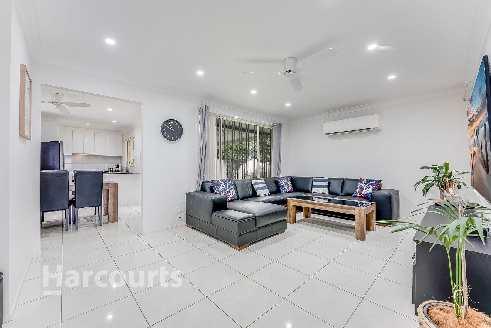 9 Poppy Place, Macquarie Fields NSW 2564, Image 2