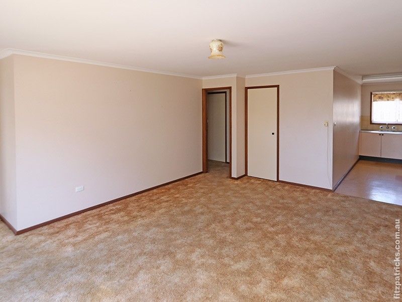 2/31 Wren Street, Mount Austin NSW 2650, Image 2